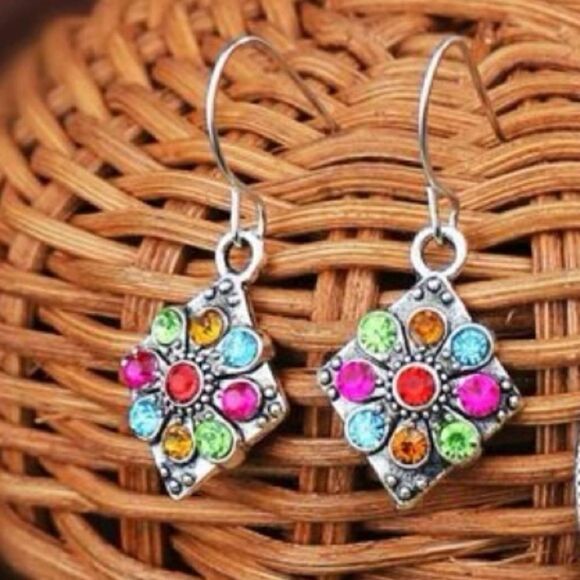 Jewelry - 5/$25 DIAMOND SHAPED RHINESTONE EARRINGS